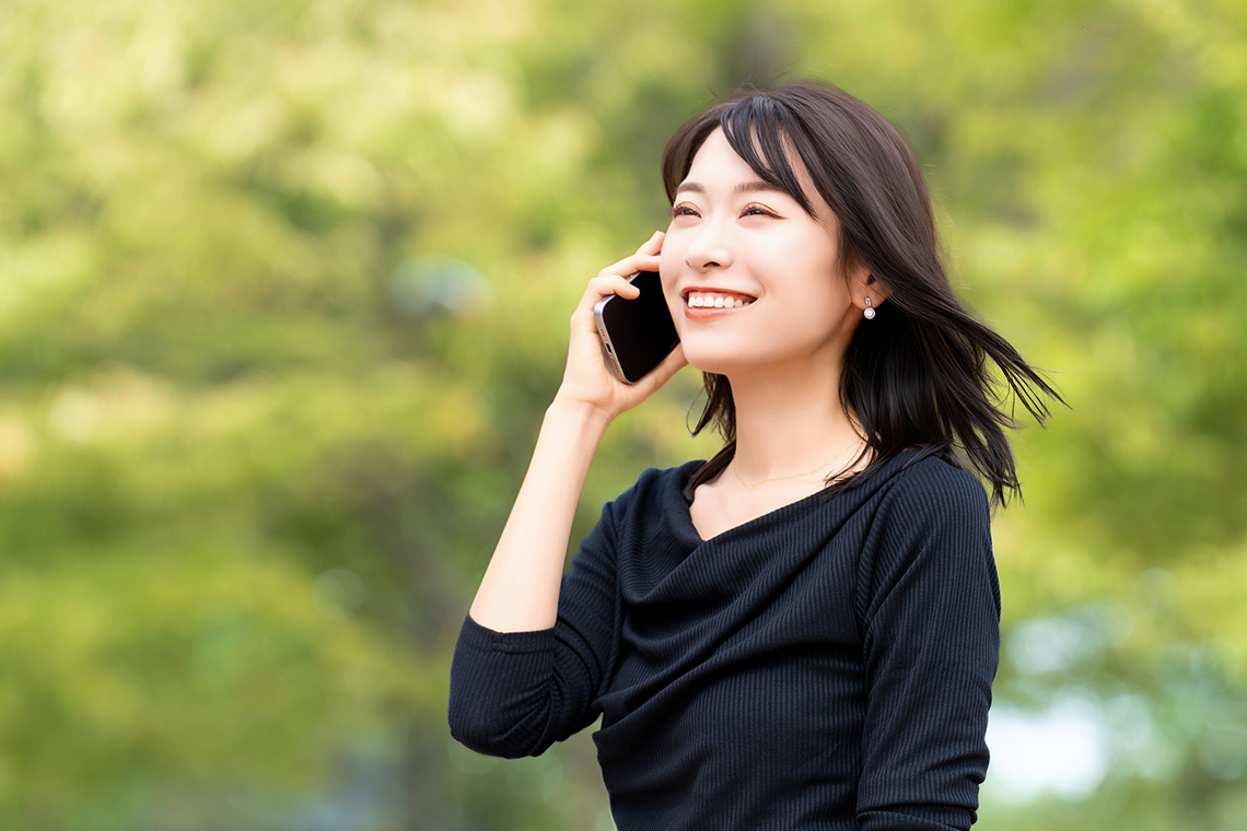 就業開始後のサポートを受ける女性