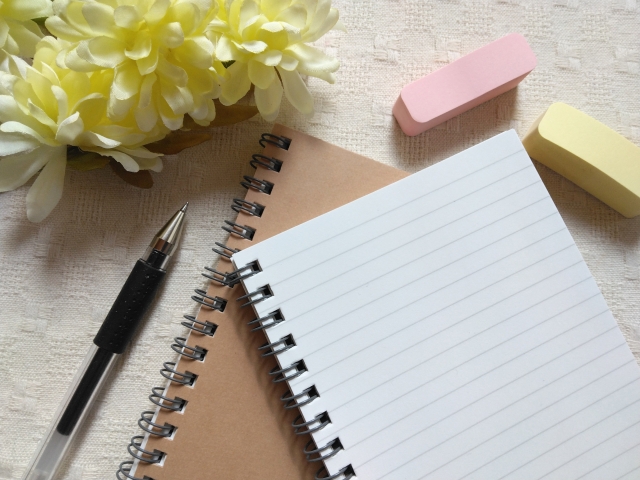 ボールペンとメモ帳