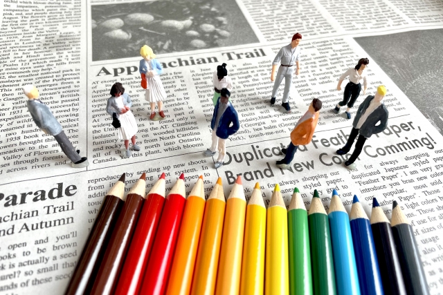 鉛筆と新聞
